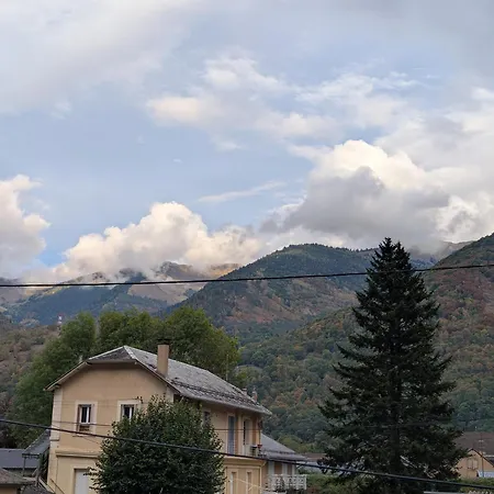 Appartement T3 Cosy Terrasse & Jardin - Vue Montagne Pyrenees- 500m Gare Sncf- Navettes Bagnères-de-Luchon